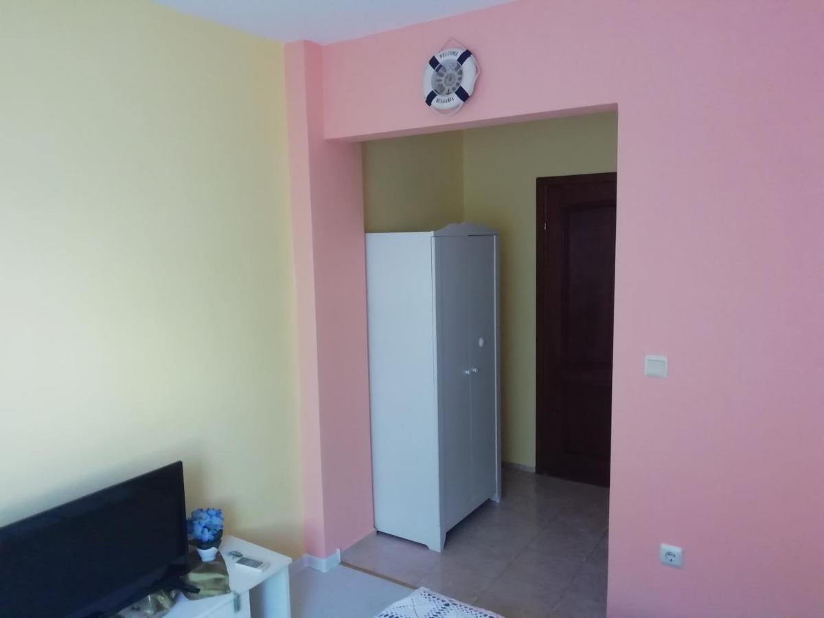 Guest House By The Captain Βάρνα Εξωτερικό φωτογραφία