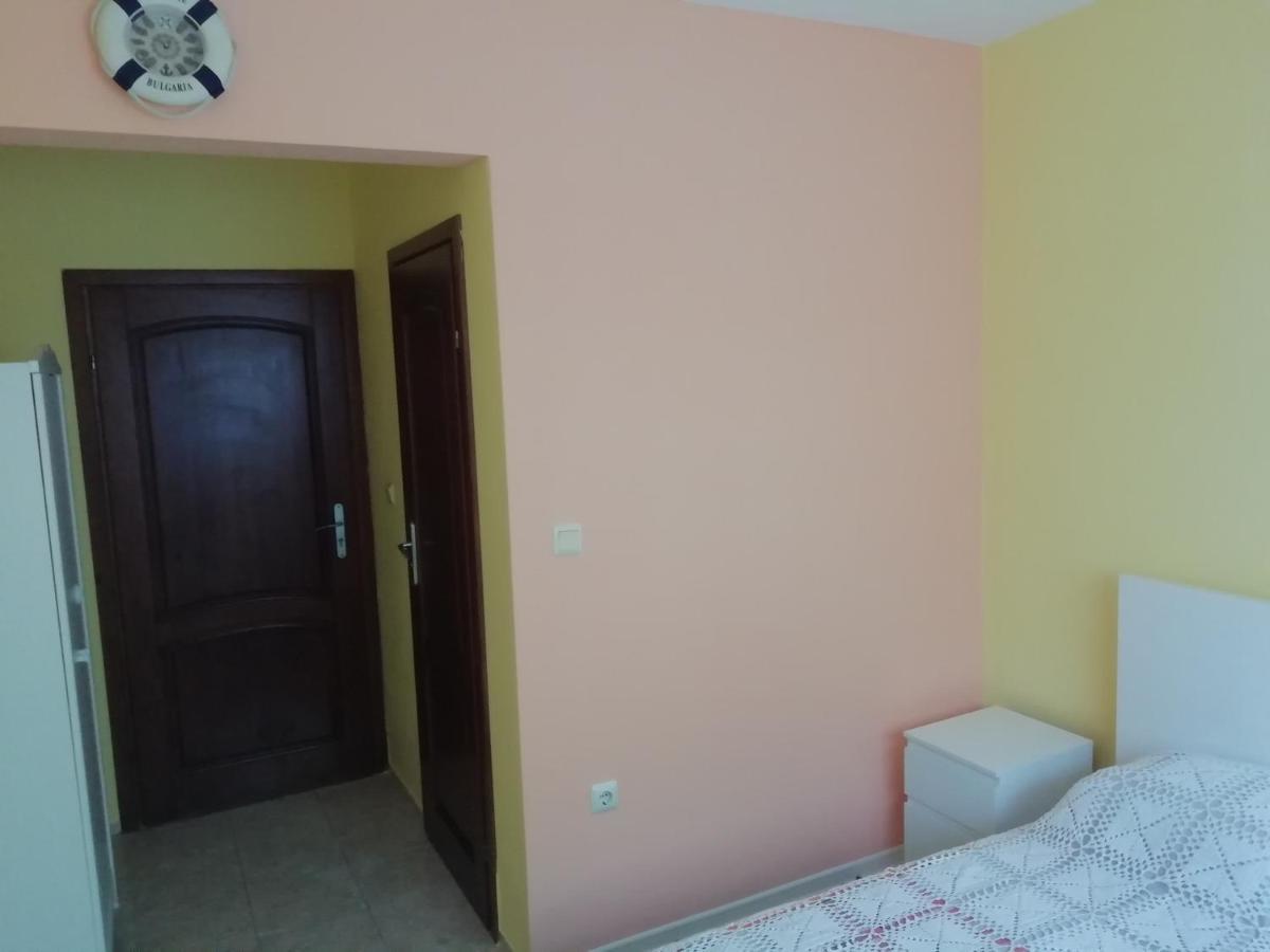 Guest House By The Captain Βάρνα Εξωτερικό φωτογραφία